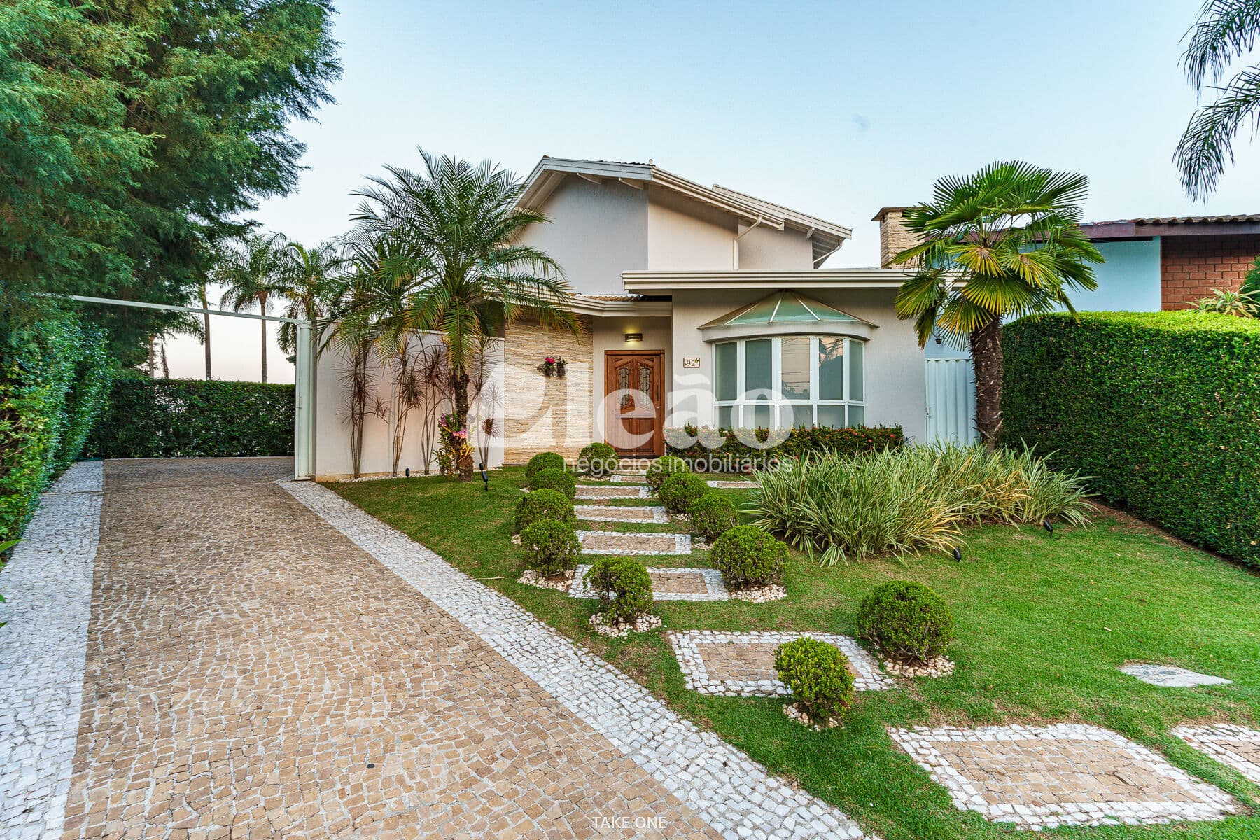 Casa à venda no Jardim Paiquerê em Valinhos (Condomínio Florença)
