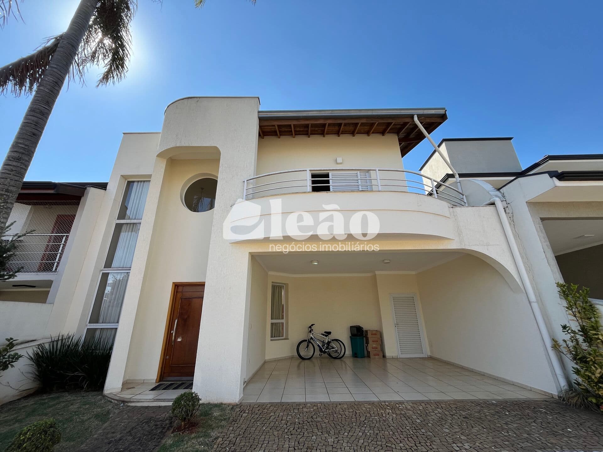Casa à Venda no Condomínio Vivenda das Cerejeiras em Valinhos/SP