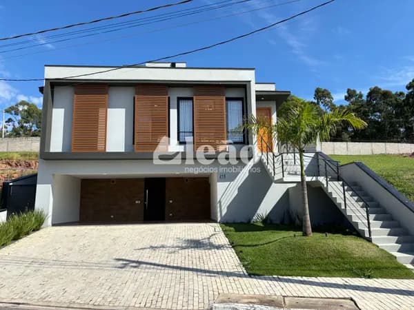Casa à Venda no Condomínio Villa D’Oro em Vinhedo/SP – Recém-Construída e com Projeto Exclusivo