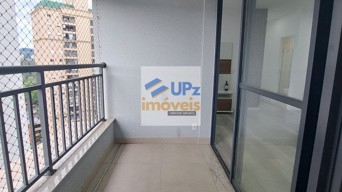 Apartamento com 2 dorms, sendo 1 suíte, 67m² com varanda e 2 vagas cobertas em Alphaville em Barueri-SP