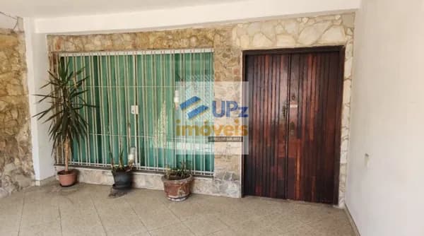 Casa Sobrado com 3 dorm, varanda espaçosa e 2 vagas de garagem cobertas no Bela Vista em Osasco-SP