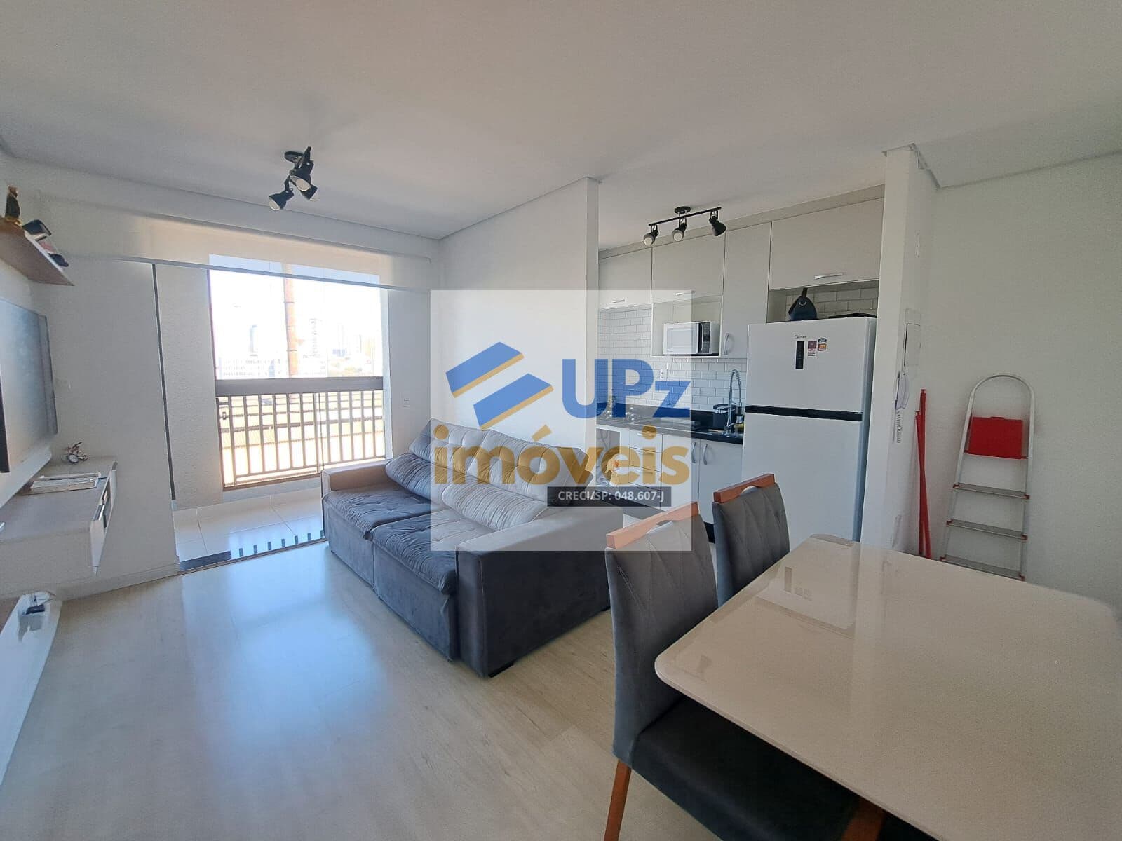 Apartamento no Condomínio Boulevard, com 50m² com 2 dormitórios, 1 banheiro, 1 vaga coberta e livre
