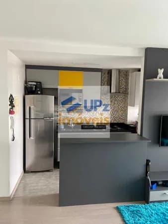 Apartamento, com dois dormitórios sendo uma suite, 2 banheiros e 2 vagas cobertas, com varanda, sala ampla, no 17° andar!!