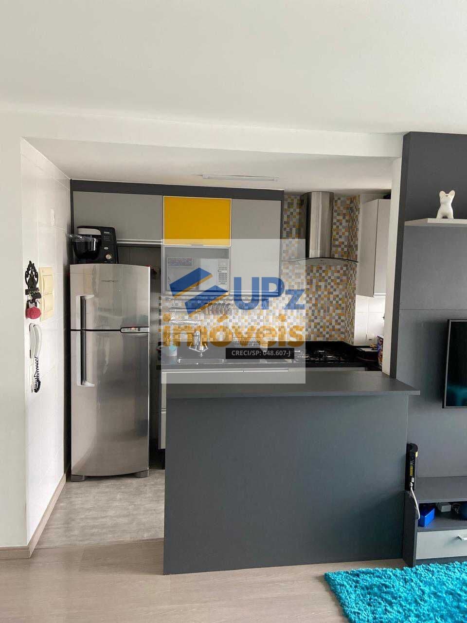 Apartamento, com dois dormitórios sendo uma suite, 2 banheiros e 2 vagas cobertas, com varanda, sala ampla, no 17° andar!!
