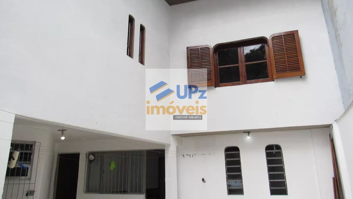 Casa para locação com 4 dorms, sendo 1 suíte, 200m² e 2 vagas no Jardim Cipava em Osasco-SP.