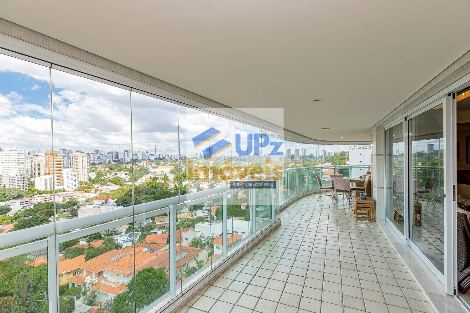 Apartamento Cobertura Duplex Exclusiva, 847 m², 4 quartos sendo 3 suítes, varanda gourmet, piscina privativa, hall privativo, automação residencial, 6 vagas determinadas.