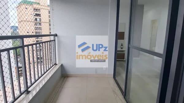 Apartamento para locação com 2 dorms, sendo 1 suíte, 67m² com varanda e 2 vagas cobertas em Alphaville em Barueri-SP