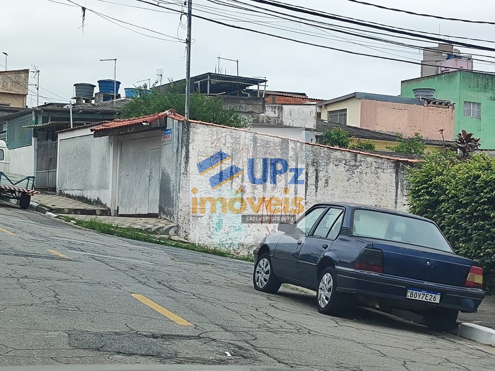 Terreno de Esquina à Venda no Jardim Roberto em Osasco-SP com Casa Antiga