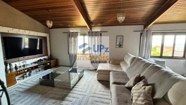 Casa em Condomínio com 3 dorms, 260m² com 3 vagas na Granja Viana em Cotia-SP