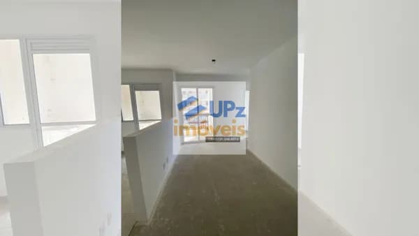 Apartamento com 2 dorms, 55m² com varanda e vaga de garagem no Jardim Tupanci em Barueri-SP