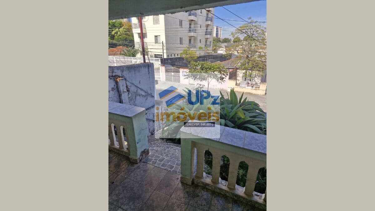 3 Casas sendo a principal com 3 dorms, quintal grande, 2 vagas, 250m², 2 casas de fundo no Bela Vista em Osasco-SP