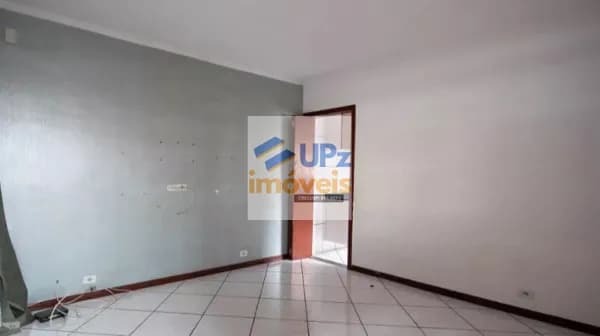 Casa Térrea Ampla de 176m² com 3 quartos (sendo 1 suíte) e 2 vagas