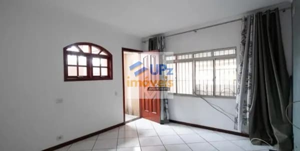 Casa Térrea Ampla de 176m² com 3 quartos (sendo 1 suíte) e 2 vagas