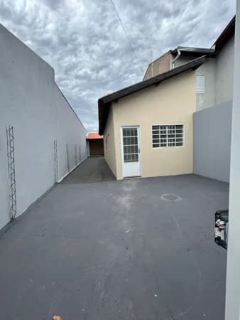 Casa Padrão á Venda Vila Industrial
