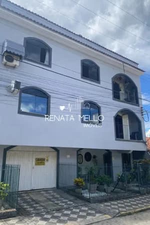 Apartamento de primeiro andar recém reformado com dois quartos, sendo uma suíte e vaga de garagem ampla