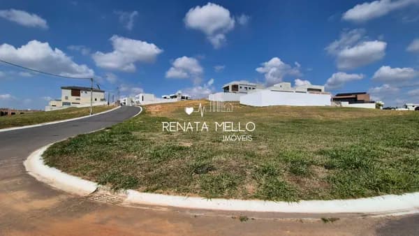 Terreno de Esquina em Condomínio