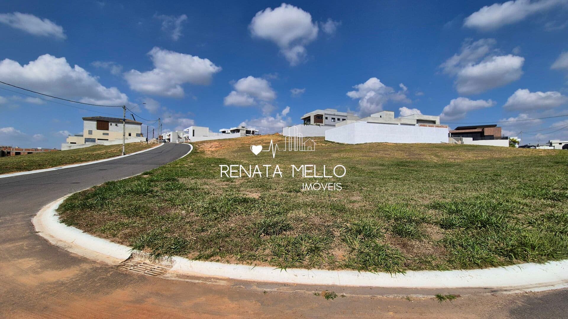 Terreno de Esquina em Condomínio