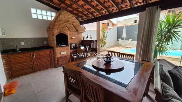 Casa com Piscina no Mirante das Agulhas
