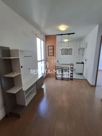 Apartamento com armários e ar condicionado