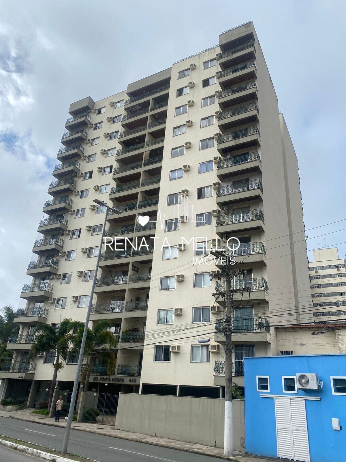 Apartamento de 3 quartos, sendo uma suíte com closet e sacada, sala ampla com sacada e 2 vagas de garagem