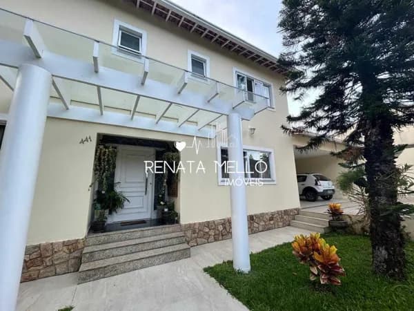 Belíssima casa de Alto Padrão