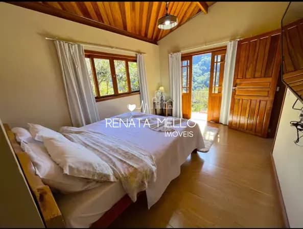🌿 Casa de Campo à Venda – Conforto, Charme e Integração com a Natureza