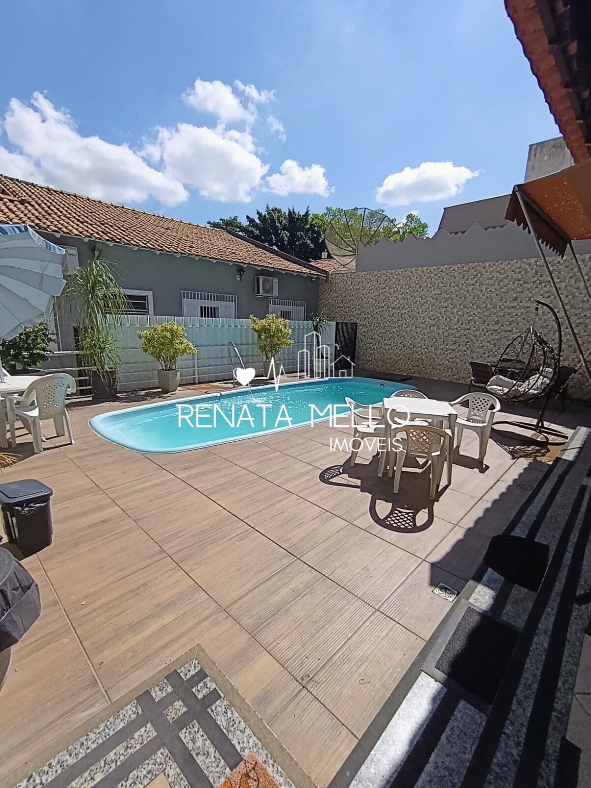 Casa com piscina e área gourmet