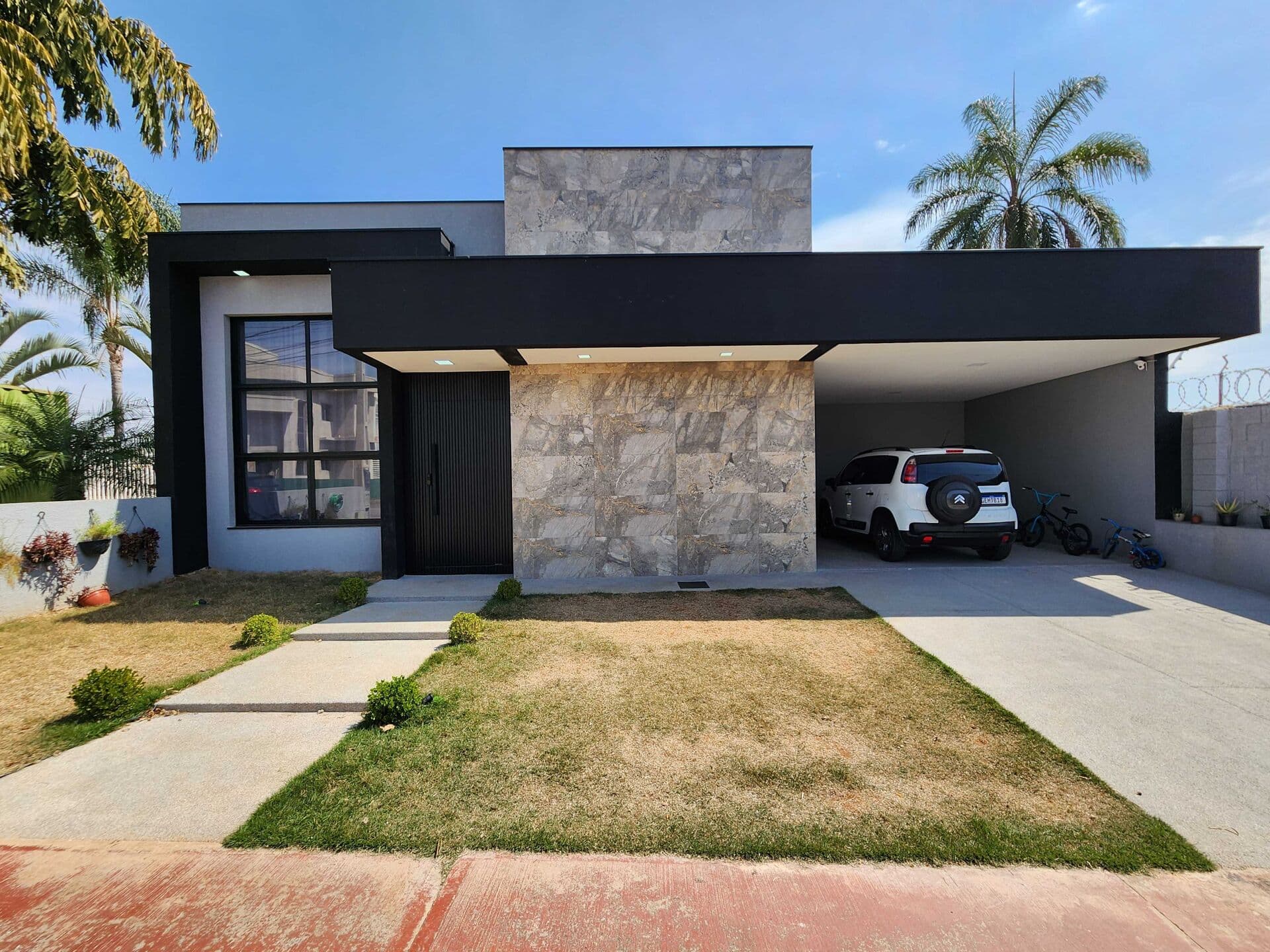 Casa no condomínio horto Florestal 1