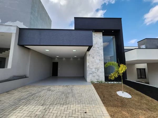 Casa no Condomínio Helena Maria