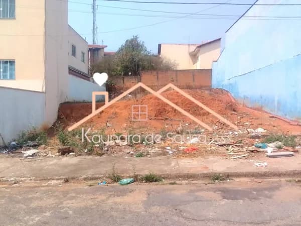 Lote no Jardim Canadá com 240 m² e localização e topografia excelentes!