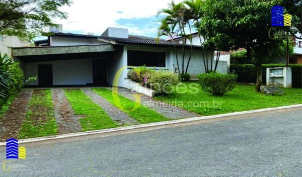 Casa em Santana de Parnaíba - Alphaville