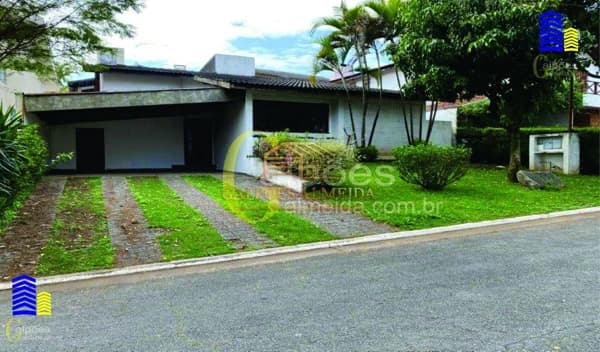 Casa em Santana de Parnaíba - Alphaville