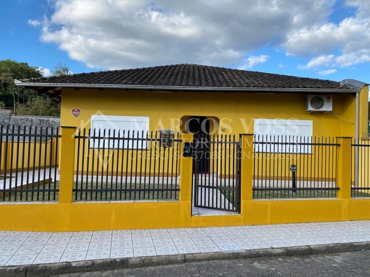 Casa Averbada com 3 Quartos no Bairro Água Verde