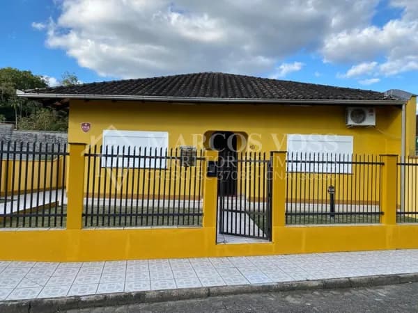 Casa Averbada com 3 Quartos no Bairro Água Verde