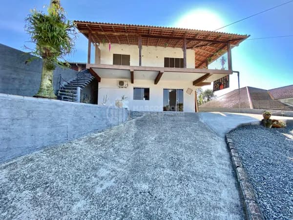 Casa com 4 Quartos na Itoupavazinha