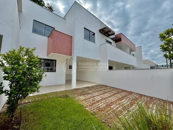 Sobrado com 3 Quartos na Velha