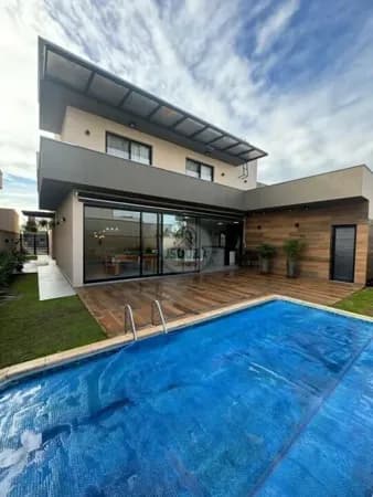 Sobrado Mobiliado para Locação no Portal do Sol Green | 3 Suítes, Home Cinema e Piscina Aquecida
