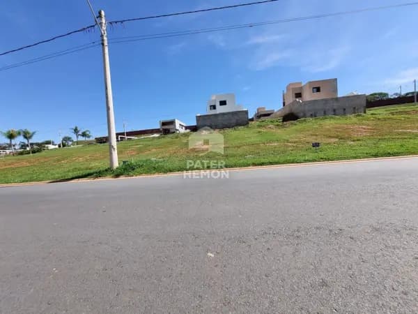 Terreno à venda no bairro Jardins Capri em Senador Canedo/GO