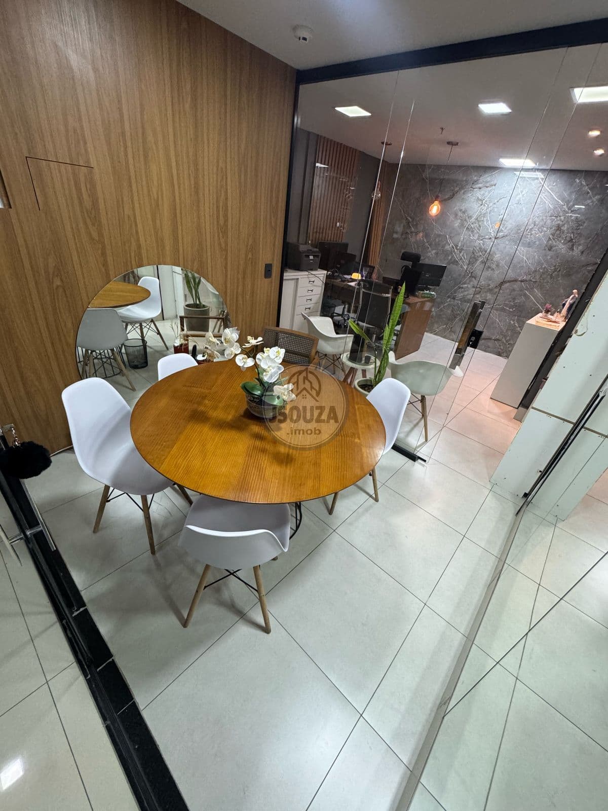 Salas Comerciais com Renda Certa no Buena Vista Office Design