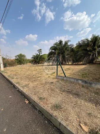Lote/Terreno em Guapó - Centro