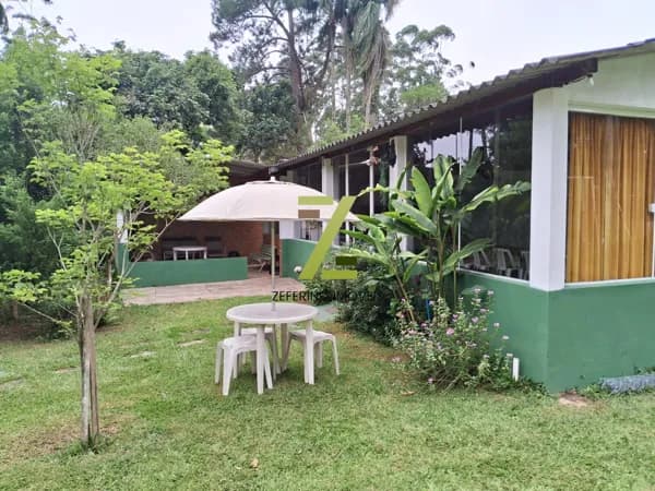 VENDA - Chácara 250m2 com 4 quartos e lazer no Vale Florido, Embu-Guaçu/SP