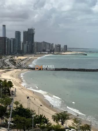 Apartamento de alto padrão à venda no Meireles, em Fortaleza, localizado na Rua Frei Mansueto, a apenas 50 metros da Beira-Mar, com vista definitiva para o mar.