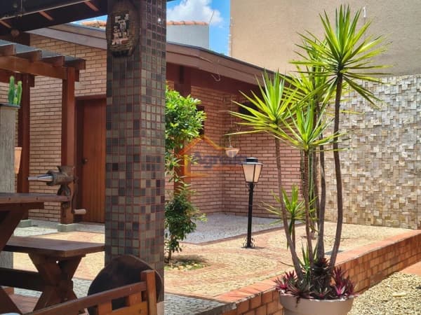 Casa em Mogi Mirim - Jardim América