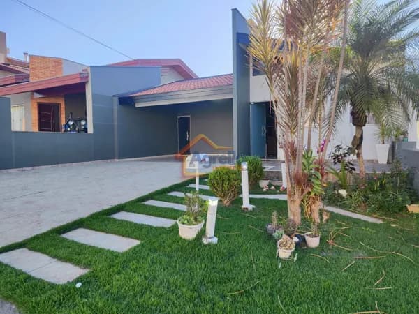 CASA À VENDA EM MOGI GUAÇU COM 3 DORMITÓRIOS, SUÍTE, CLOSET, MÓVEIS PLANEJADOS E CONDOMÍNIO FECHADO