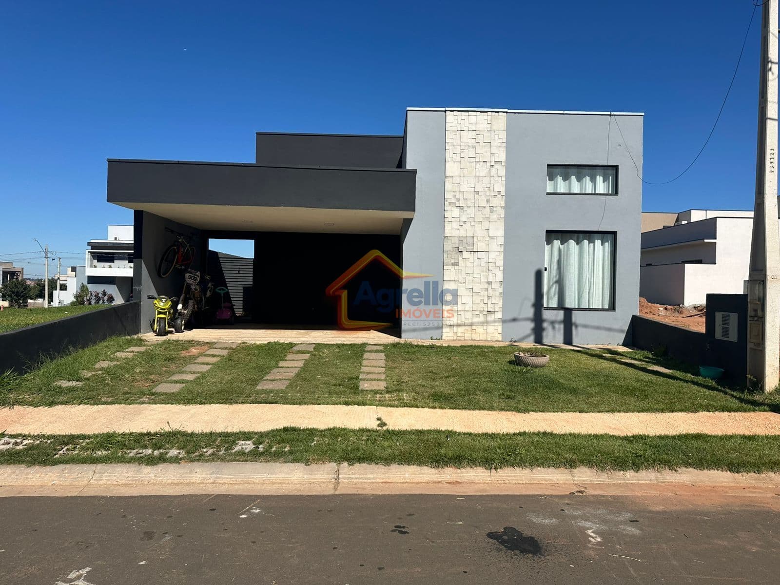 CASA À VENDA NO CONDOMÍNIO RESERVA DA MATA EM MOGI MIRIM