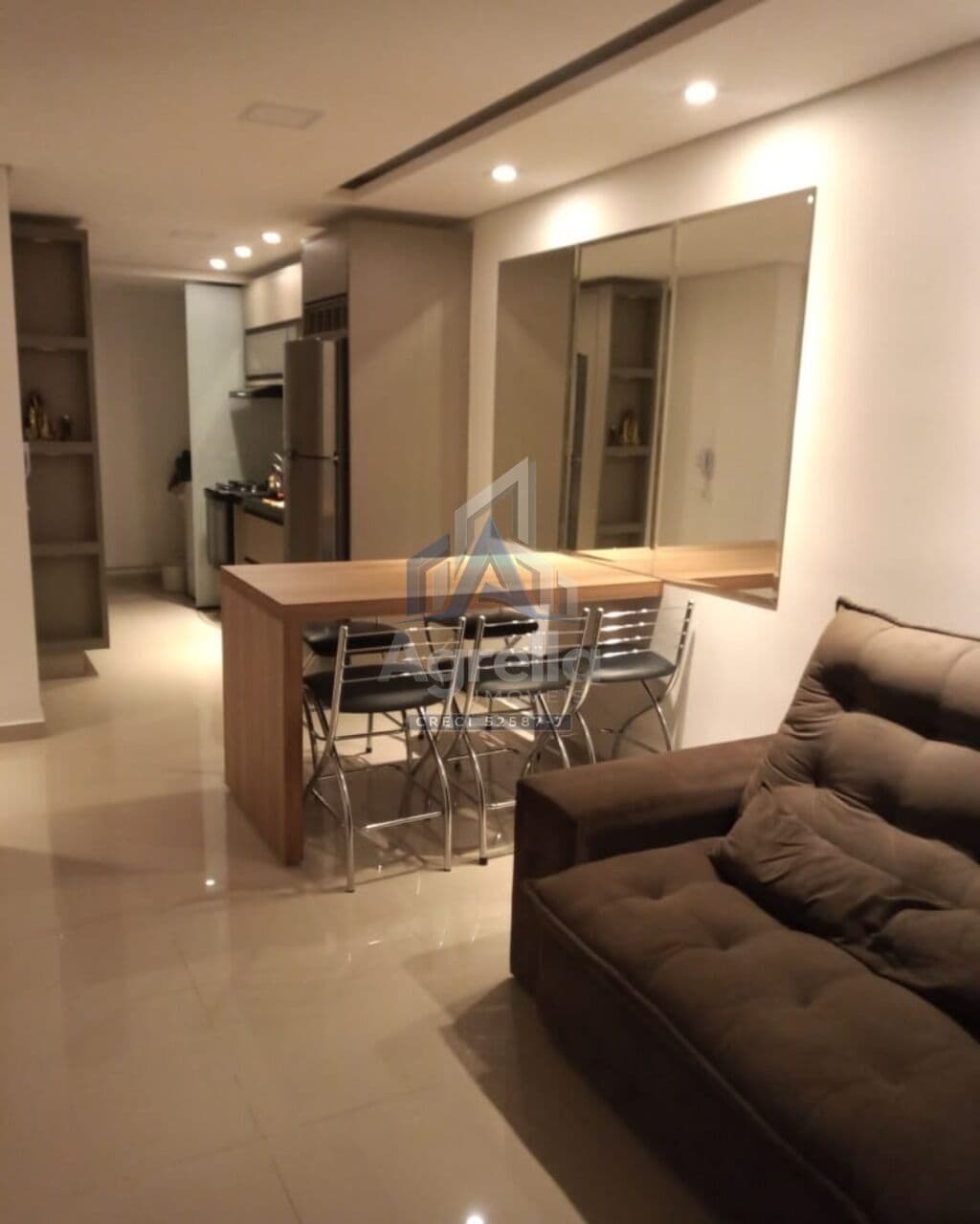 APARTAMENTO À VENDA COM 2 DORMITÓRIOS, MOBILIADO, COZINHA PLANEJADA, GARAGEM COBERTA, CONDOMÍNIO COM PISCINA E PORTARIA