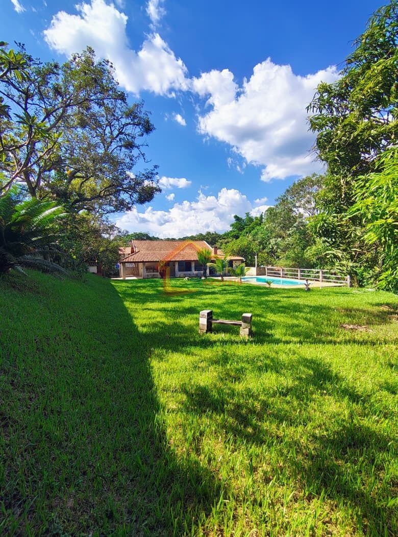 CHÁCARA À VENDA EM MOGI GUAÇU COM PISCINA, ÁREA GOURMET, 3 DORMITÓRIOS, GARAGEM E TERRENO AMPLO