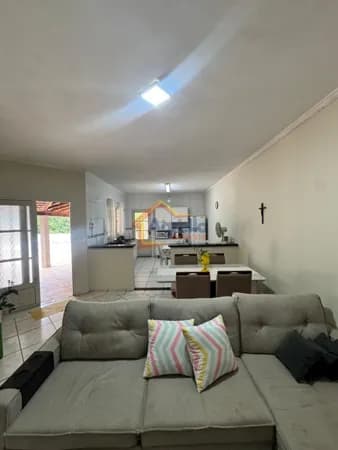 CHÁCARA À VENDA EM MOGI GUAÇU COM 3 DORMITÓRIOS, GARAGEM, AMPLO TERRENO, ACEITA PERMUTA E FÁCIL ACESSO