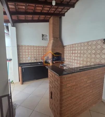 CASA À VENDA NO CONDOMÍNIO VITÓRIA - TODA PLANEJADA E COM ÁREA DE LAZER