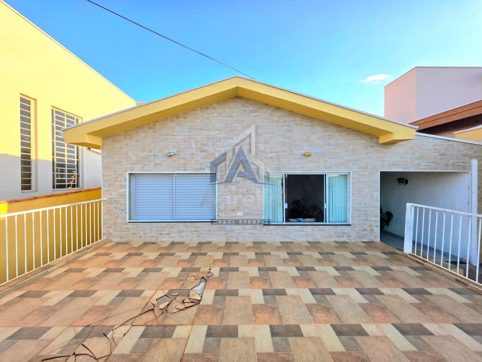 CASA COM 3 DORMITÓRIOS E 1 SUÍTE À VENDA NO JARDIM ITAMARATY - MOGI GUAÇU/SP